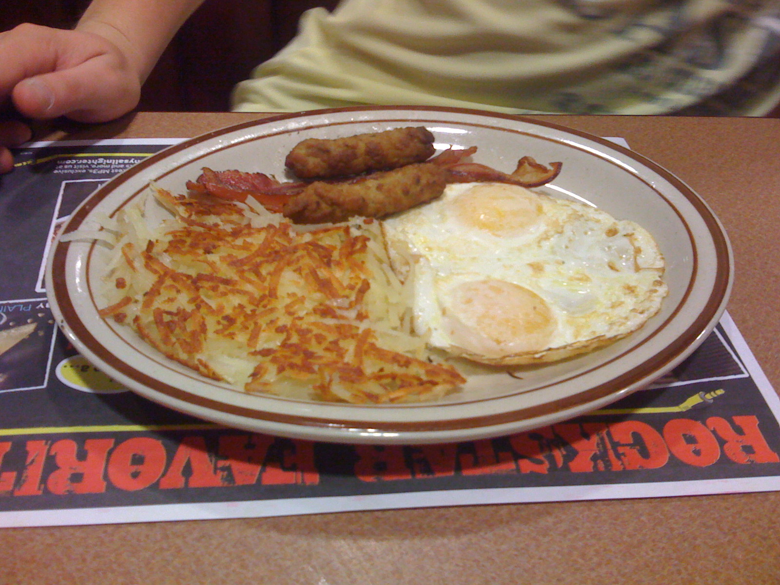 https://upload.wikimedia.org/wikipedia/commons/4/46/Dennys.jpg