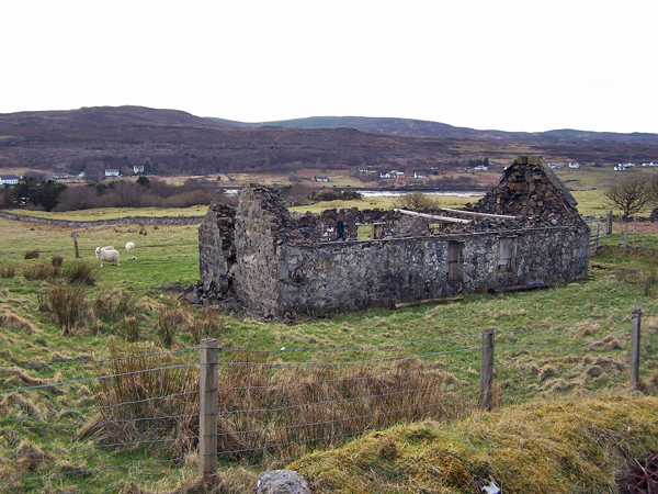 File:Derelict building, Tote - geograph.org.uk - 1208729.jpg