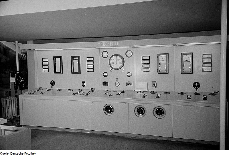 File:Fotothek df roe-neg 0006712 014 Meßgerät der Drucktechnik auf der Leipziger Messe 1954.jpg