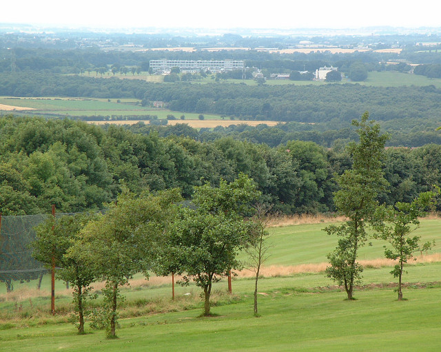 File:Golf and Glass - geograph.org.uk - 37908.jpg