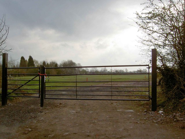 File:Golf course gate - geograph.org.uk - 768436.jpg