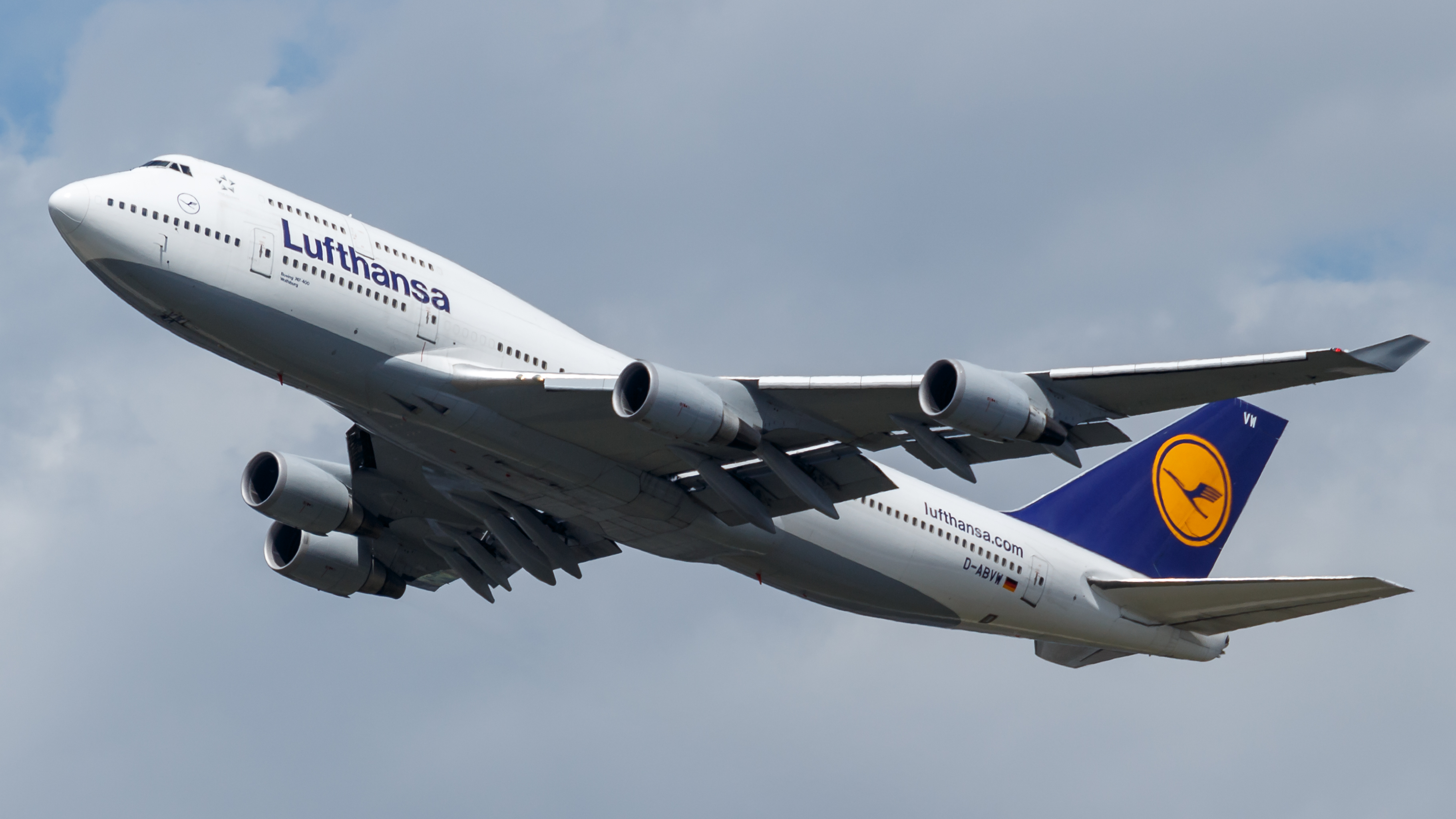 File:Lufthansa Boeing 747-400 (D-ABVW) at Frankfurt Airport