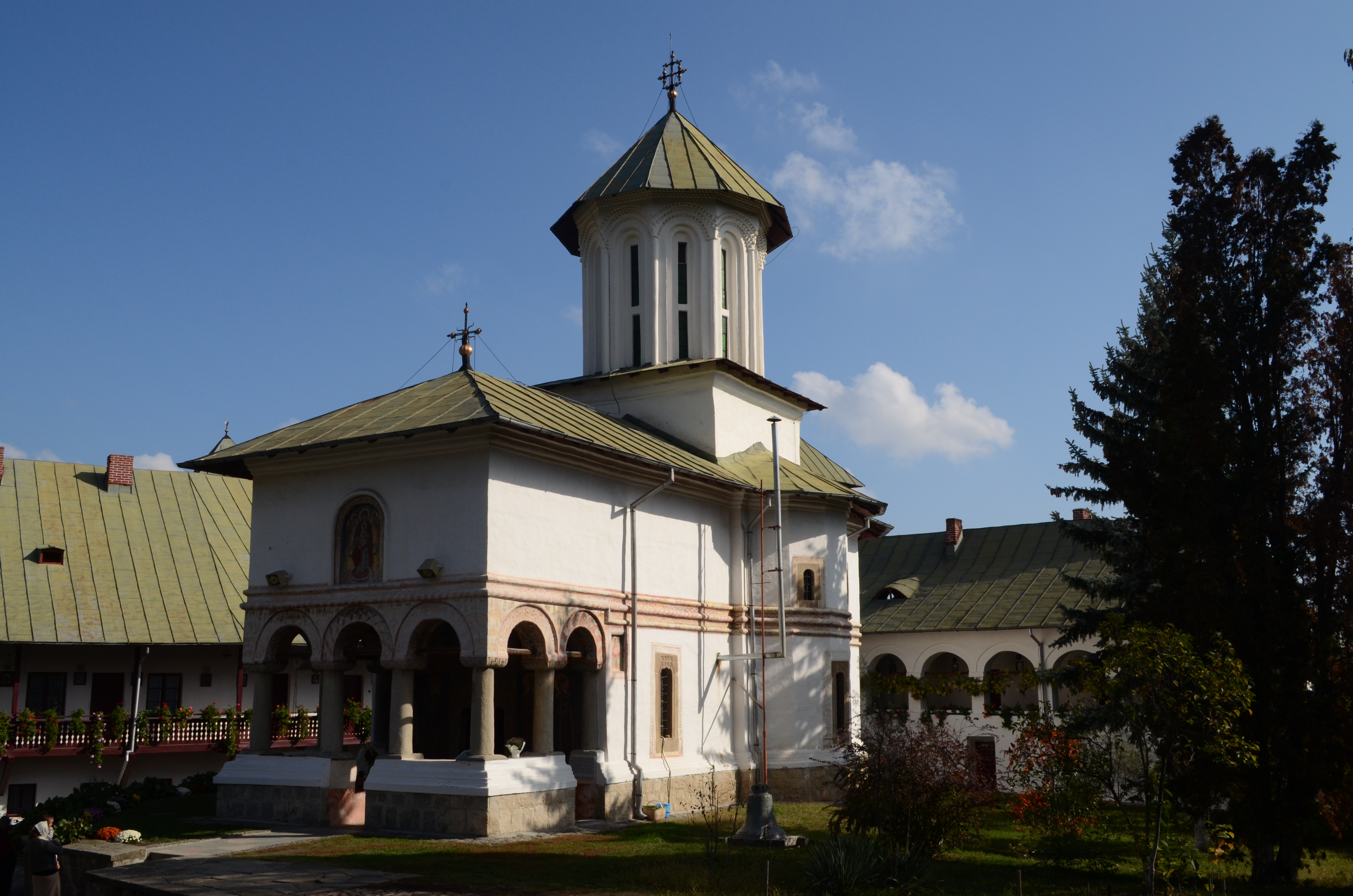 Монастыри 14 15 века. Manastirea Zabriceni вино. Chitcani. Manastirea Raciula Project. Călărășovca.