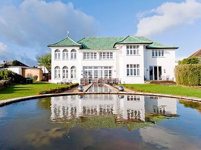 Marine Villa Marine Villa, the Art Deco House at Shanklin, The Isle of Wight.jpg