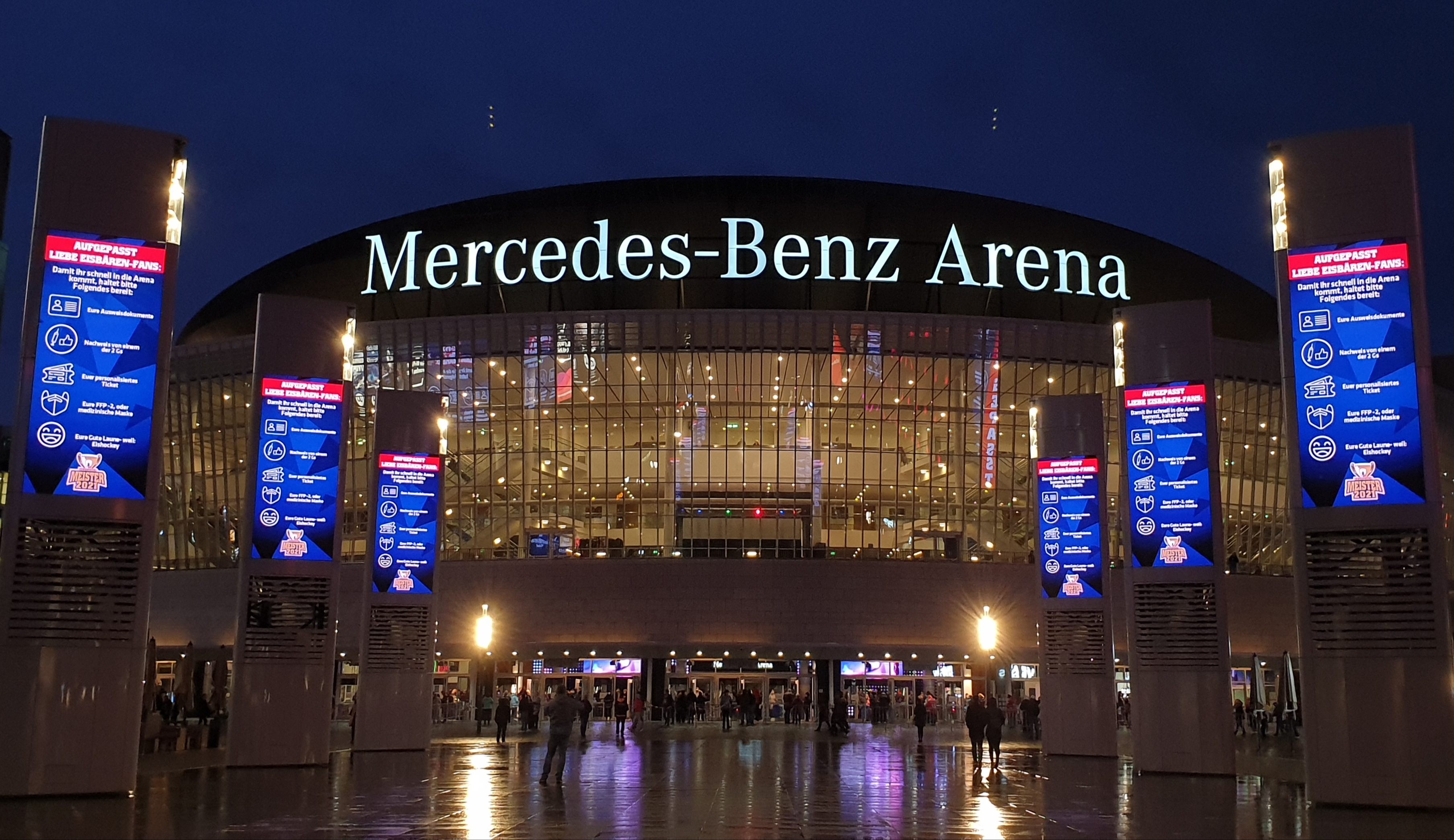 Mercedes Benz Arena Berlin Oktober 2021.jpg