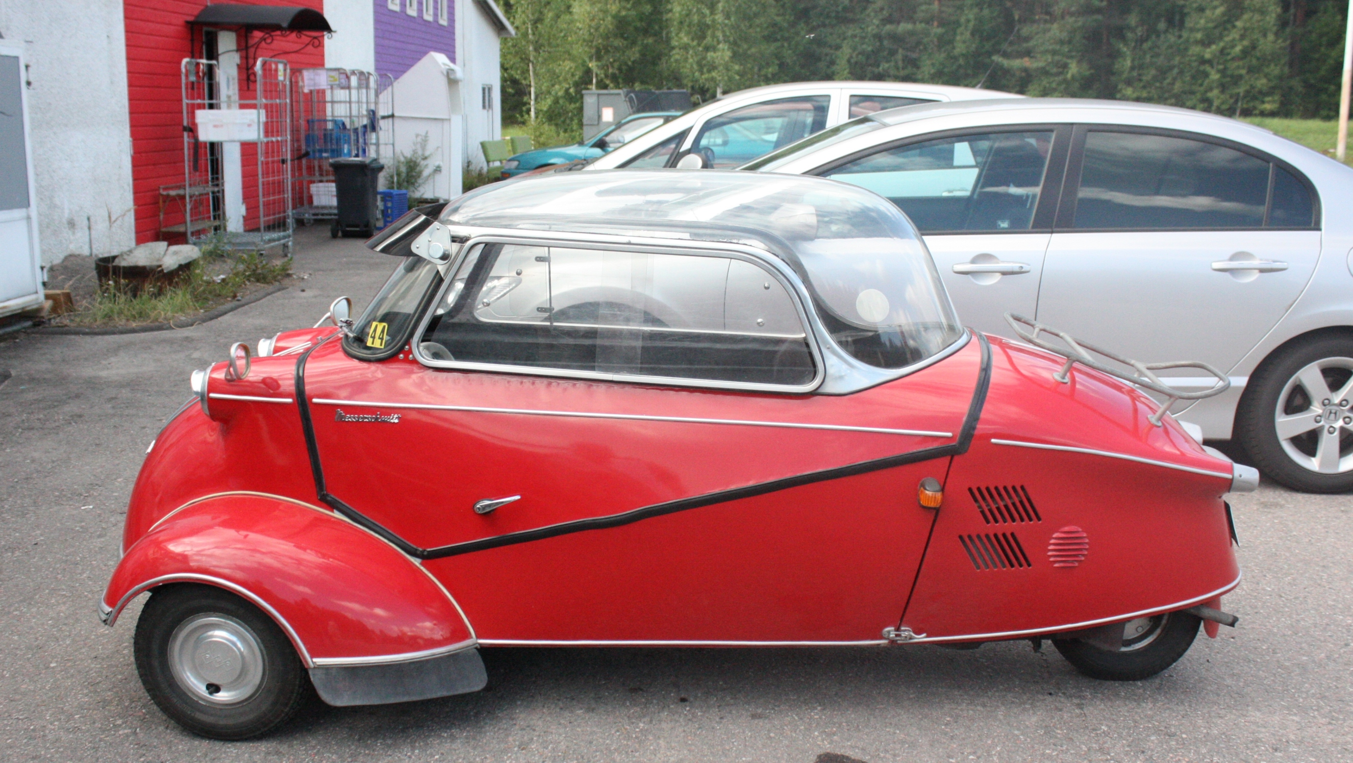 File:Messerschmitt Kabinenroller KR200 Red (Finland 2013) - side