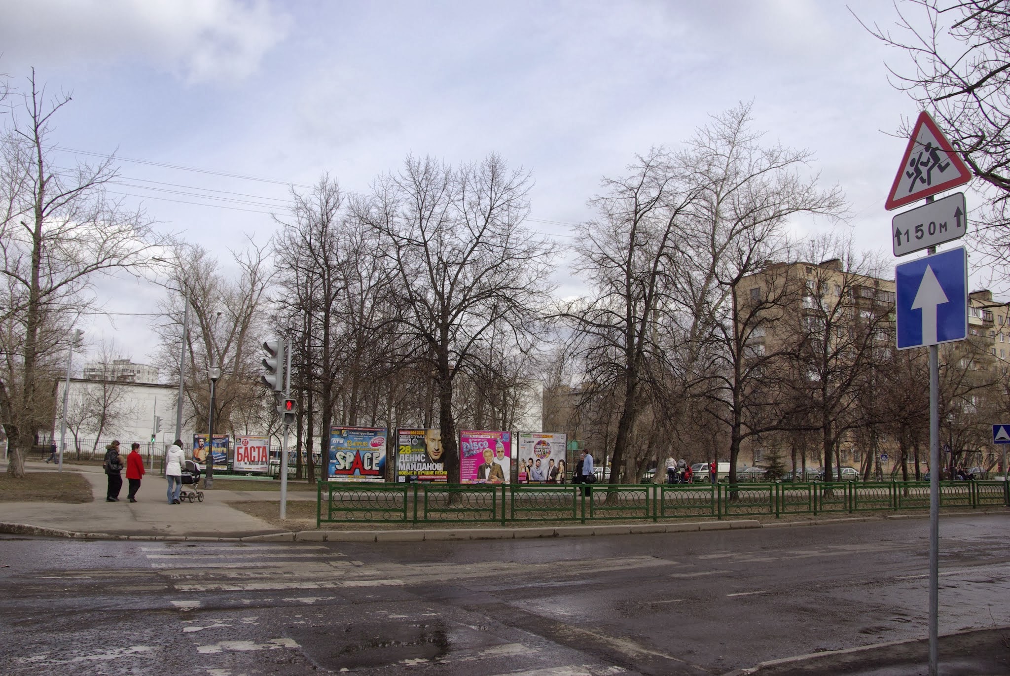 Москва бульвар рокоссовского. Стела бульвар Рокоссовского. Пруд на бульваре Маршала Рокоссовского. Стелла на бульваре Рокоссовского в Москве. 2 Проезд Подбельского.