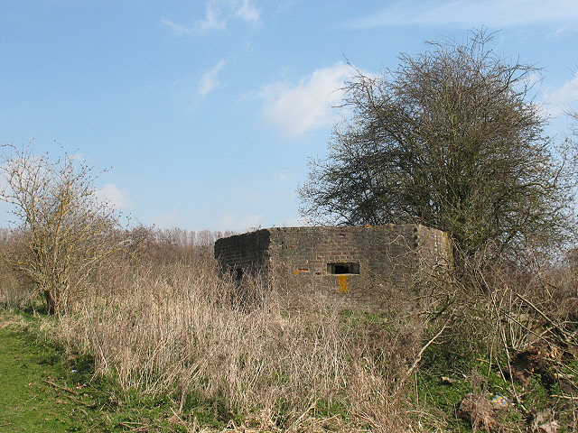 File:Pill box fortification on the Medway - geograph.org.uk - 1216843.jpg