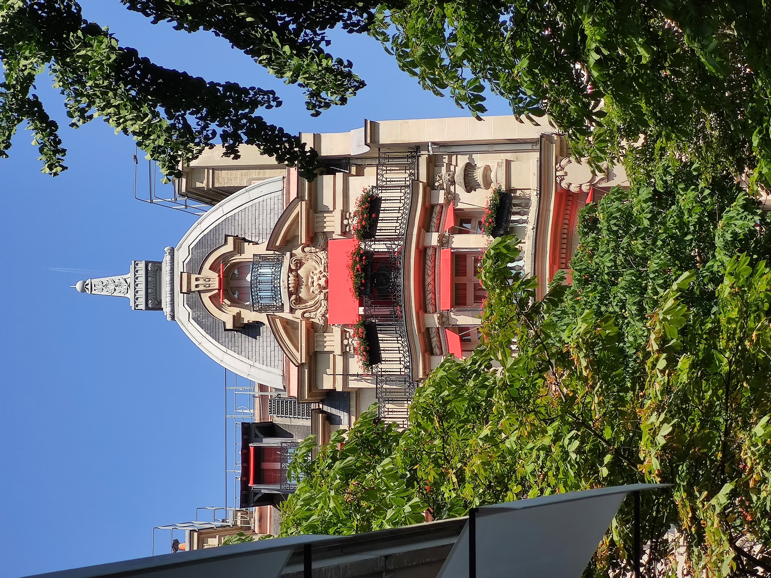 File Plaza Ath n e Paris.jpg Wikimedia Commons