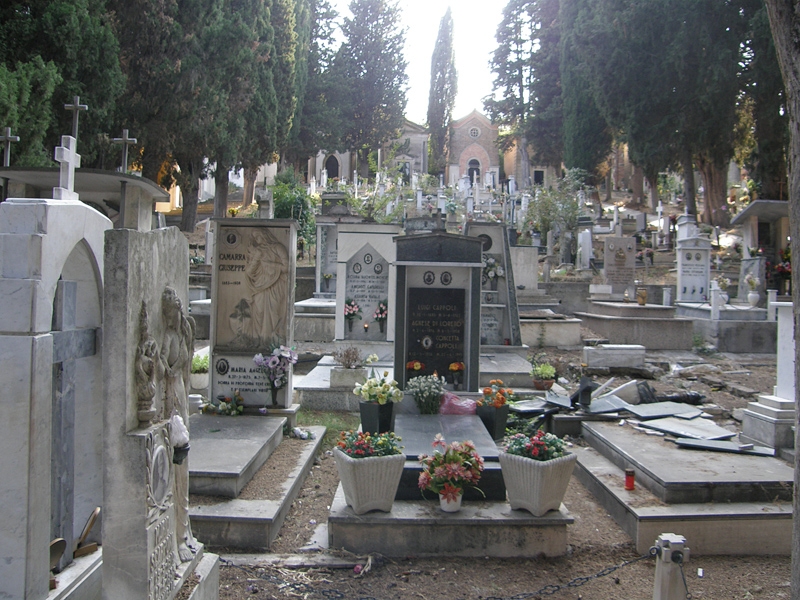 File:Popoli (2009) Cimitero di Popoli 2009 009 (RaBoe).jpg