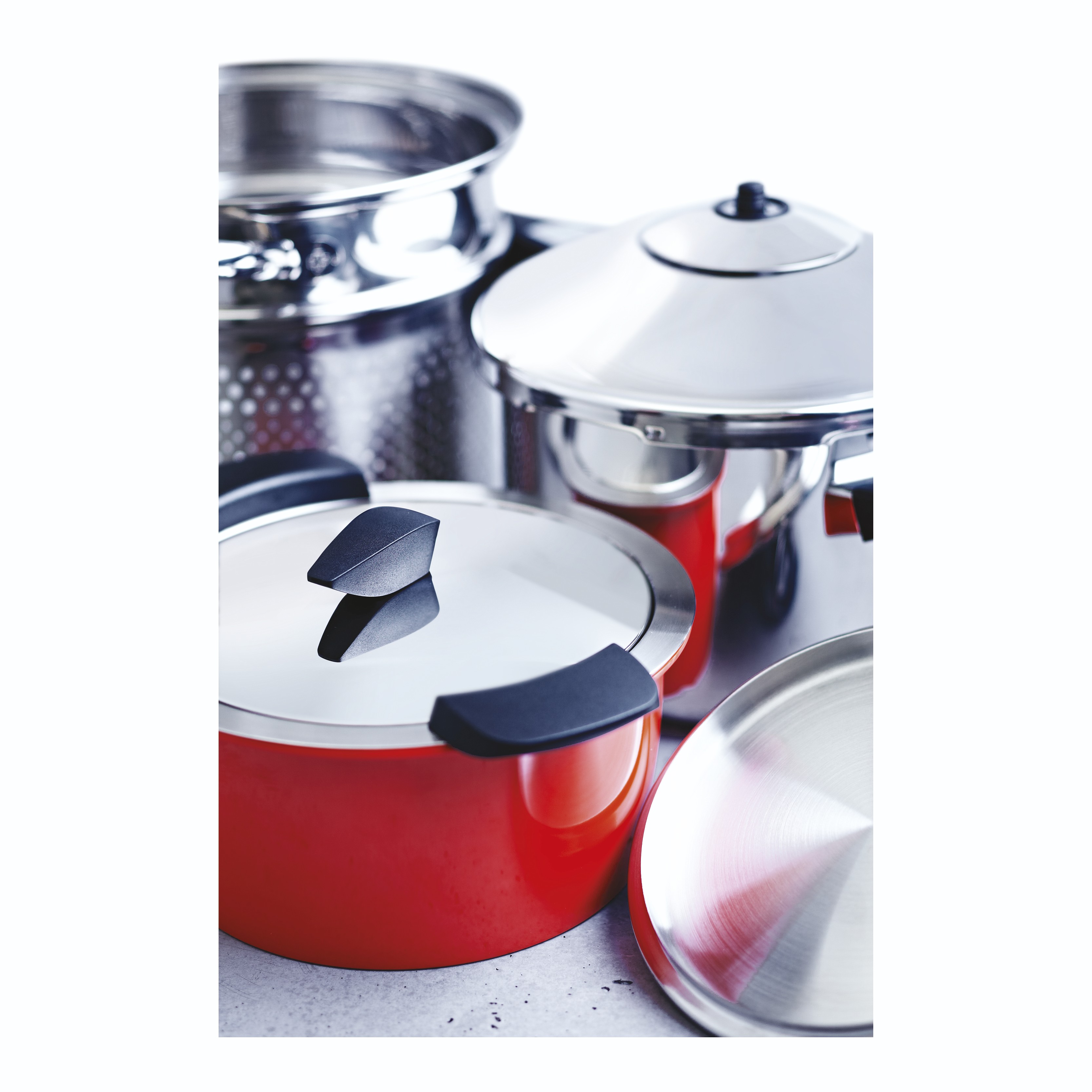https://upload.wikimedia.org/wikipedia/commons/4/46/Products_Duromatic%2C_Hotpan_and_Cookware.jpg