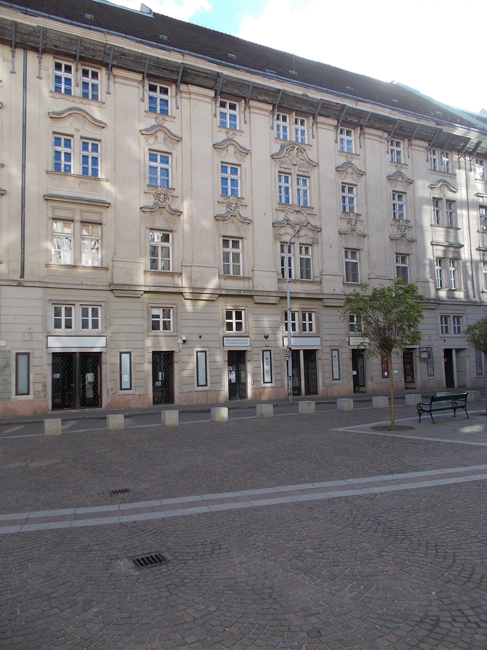 File:Rathaus, Bárczy Straße, 2020 Budapest.jpg - Wikimedia Commons