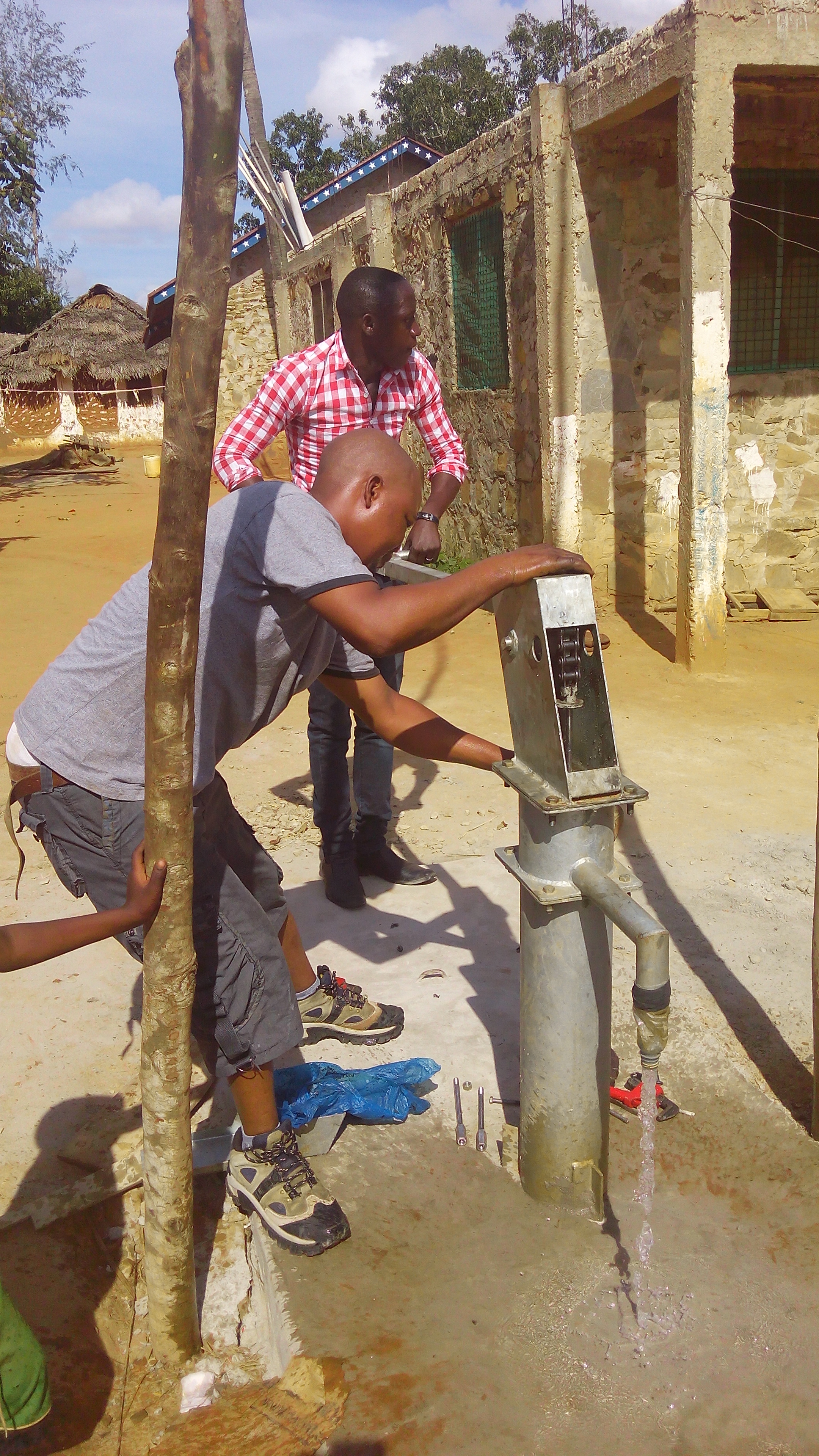 File:Repair handpump.jpg - Wikimedia Commons