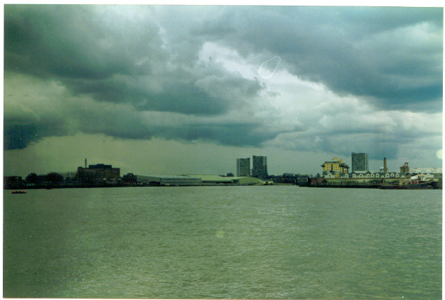 File:River Thames, east of Greenwich. - geograph.org.uk - 50133.jpg