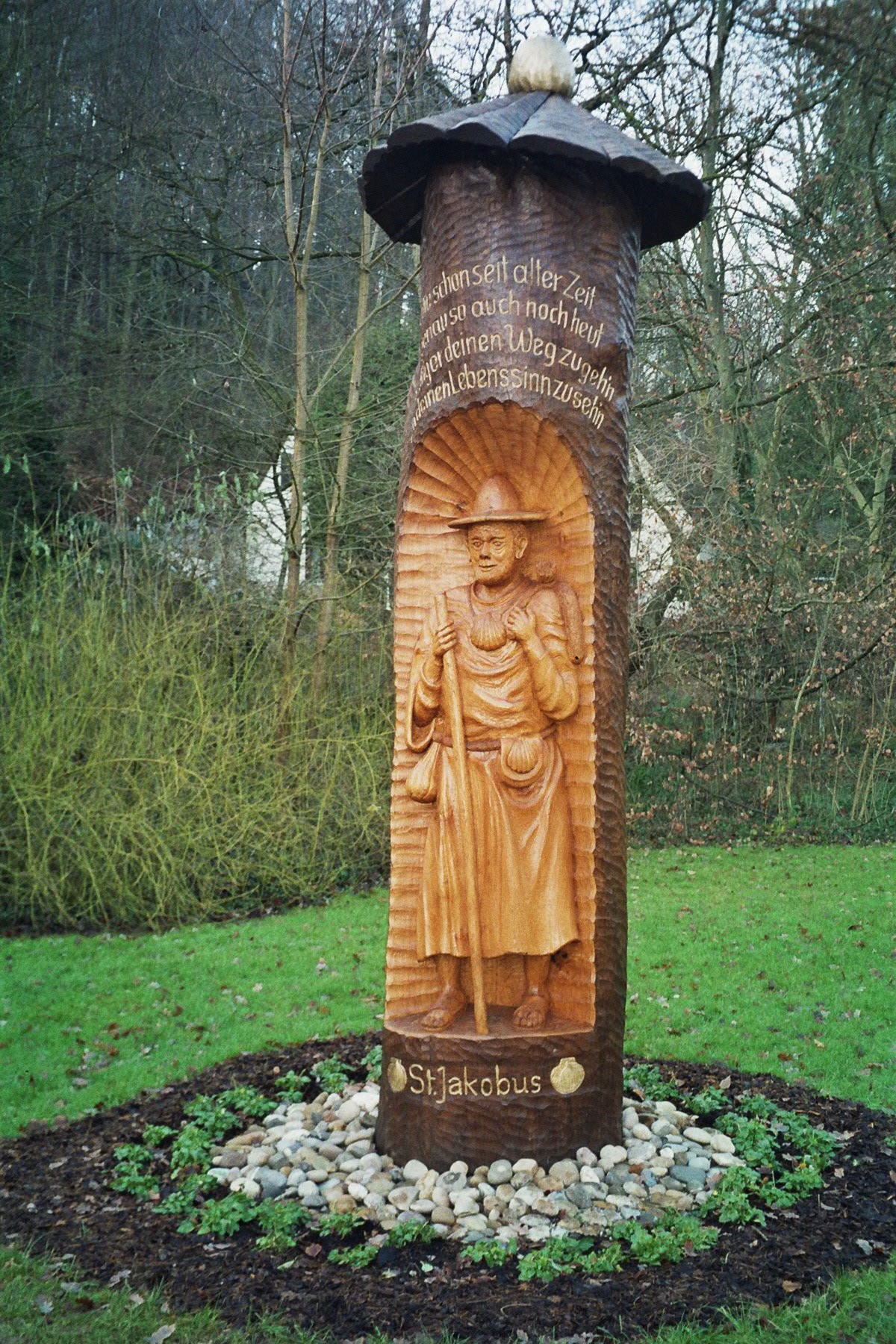 Säule - Holzschnitzarbeit - im Kurpark Bad Bergzabern am St. Jacobs-Pilgerweg