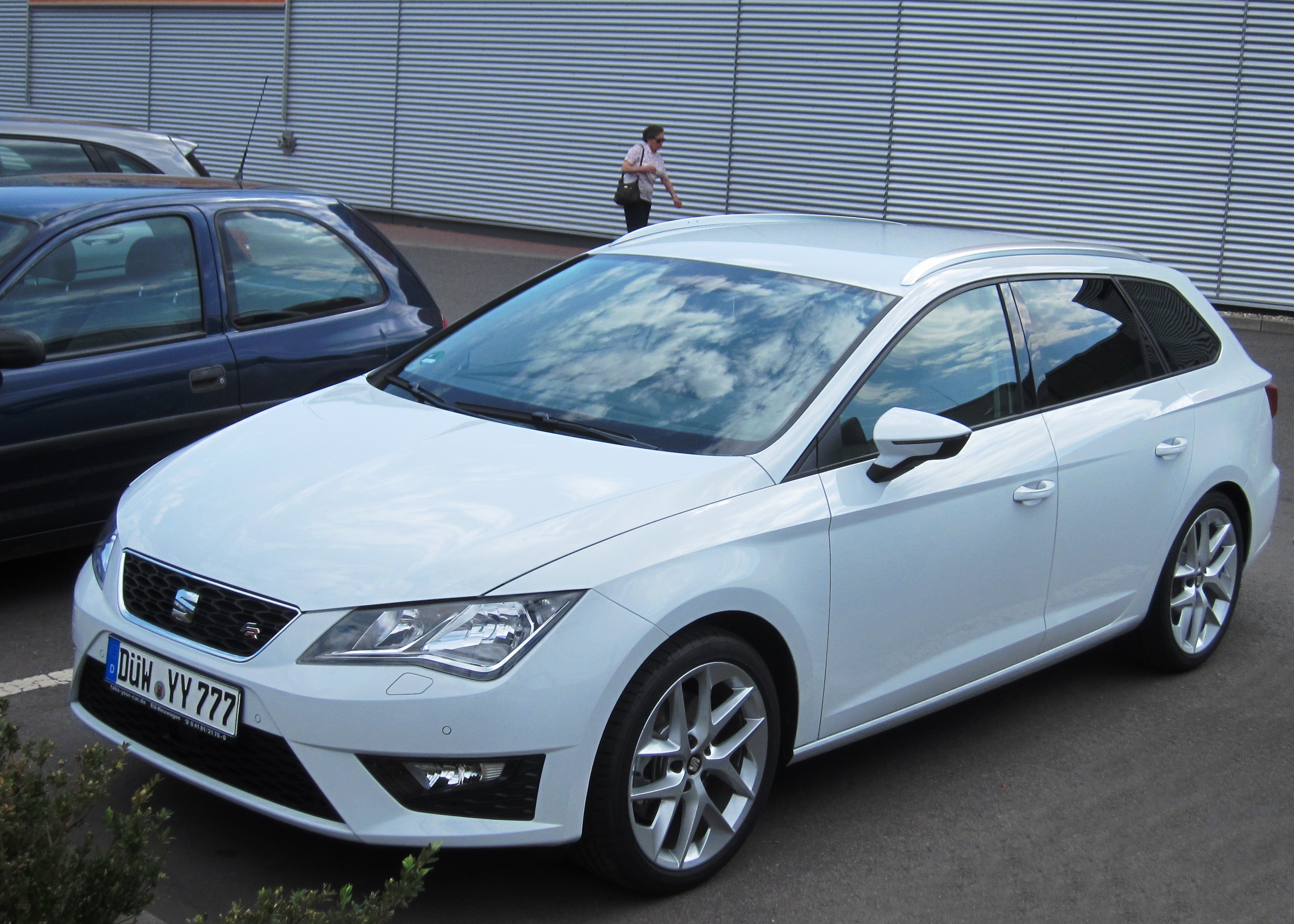 Leon tsi. Seat Leon 2 поколение 1.2 TSI. Seat Leon 1.6 TDI Ecomotive. Seat Leon TSI Sport. Seat Leon 2.0 TSI фото.