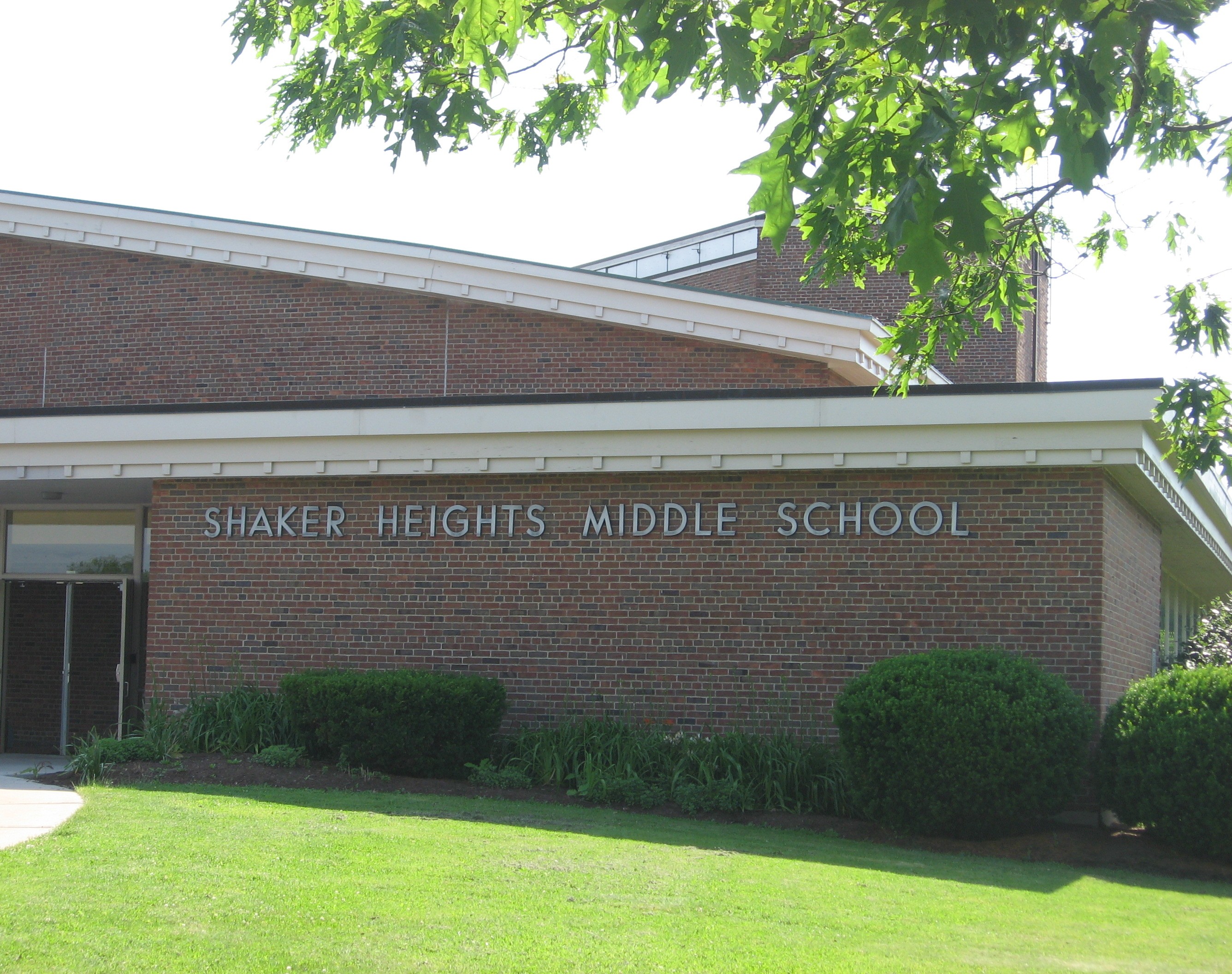 Ryoba school ohio. Shaker heights High School. Shaker heights вид сверху. Shaker heights вид сверху на дома. Diamond heights School.