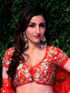 Soha Ali Khan at the Shaadi By Marriott fashion show (04) (cropped).jpg