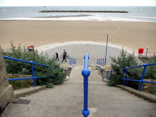 File:The Horseshoe Steps, Newbiggin by the Sea promenade - geograph.org.uk - 1458337.jpg