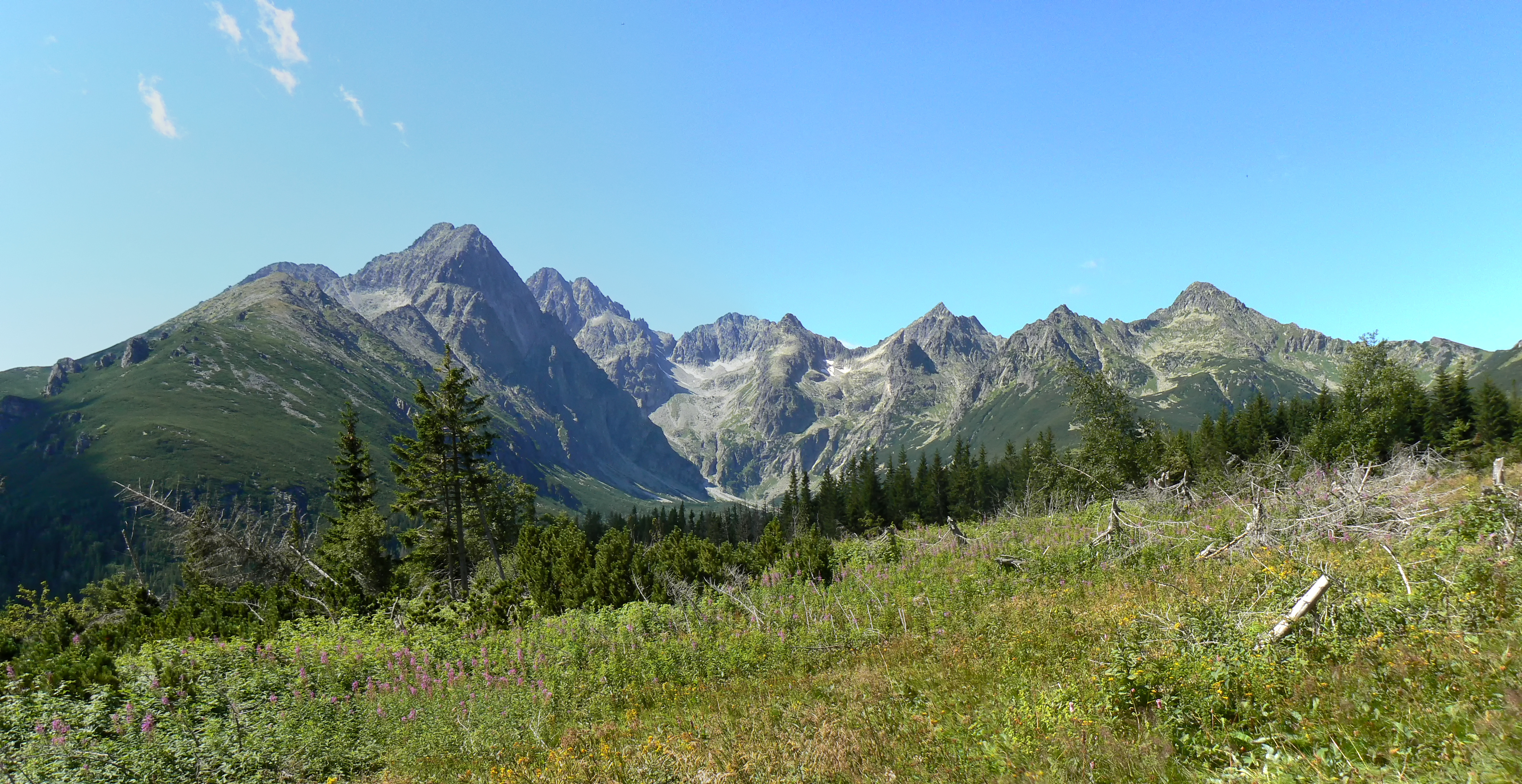 Above mountains. Hrebienok высокие Татры. Малые Татры. Жители Татры. Высокие Татры кемпинги.