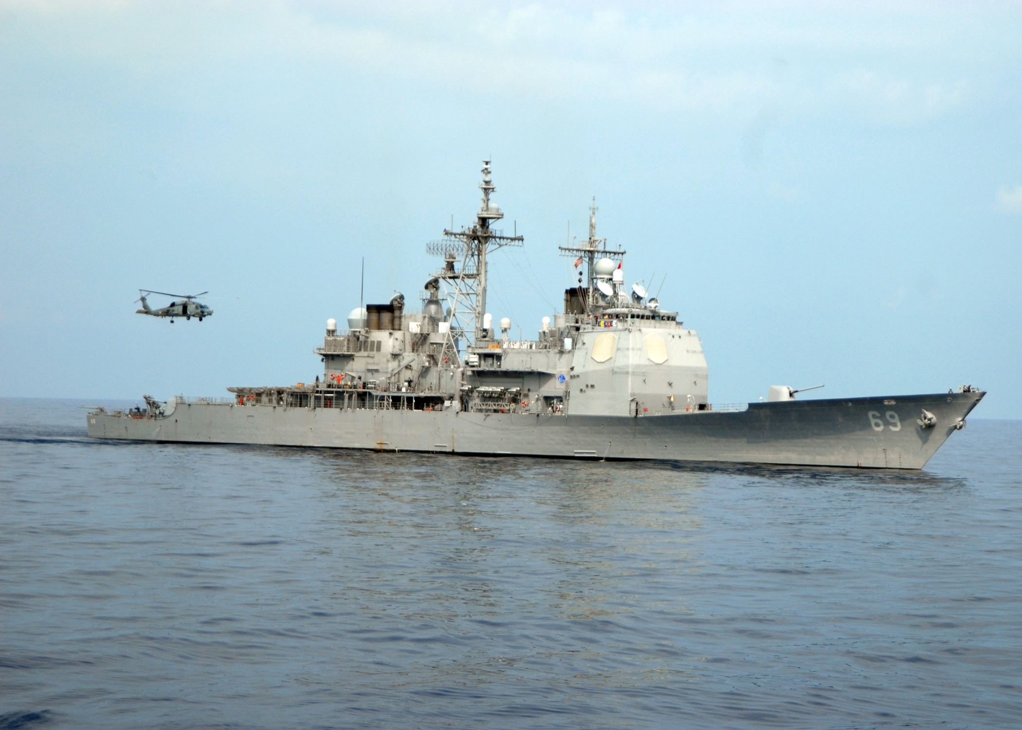 File:USS Vicksburg (CG 69) June 2007 