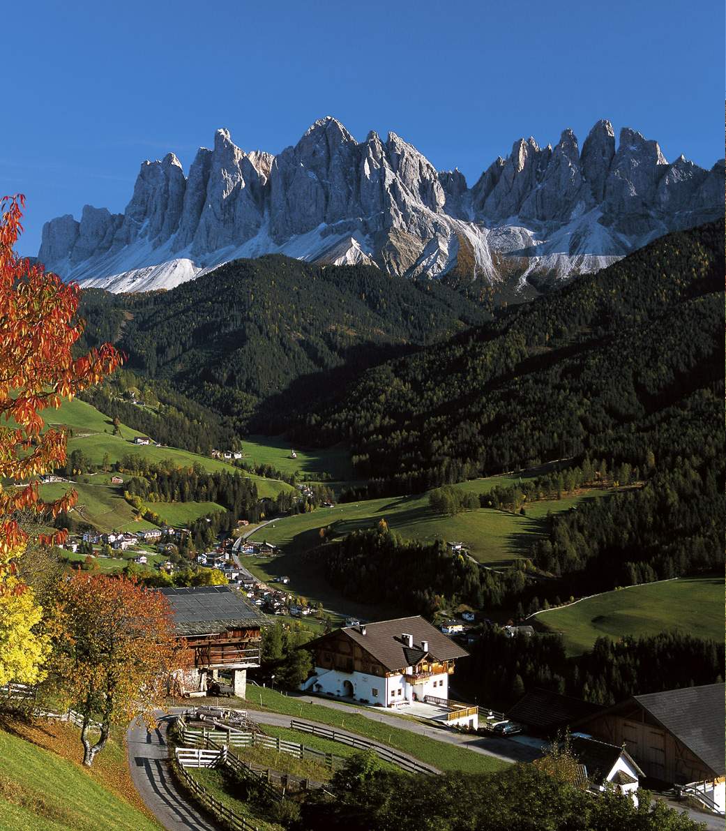 Val di Funes, Dolomites, Italy скачать