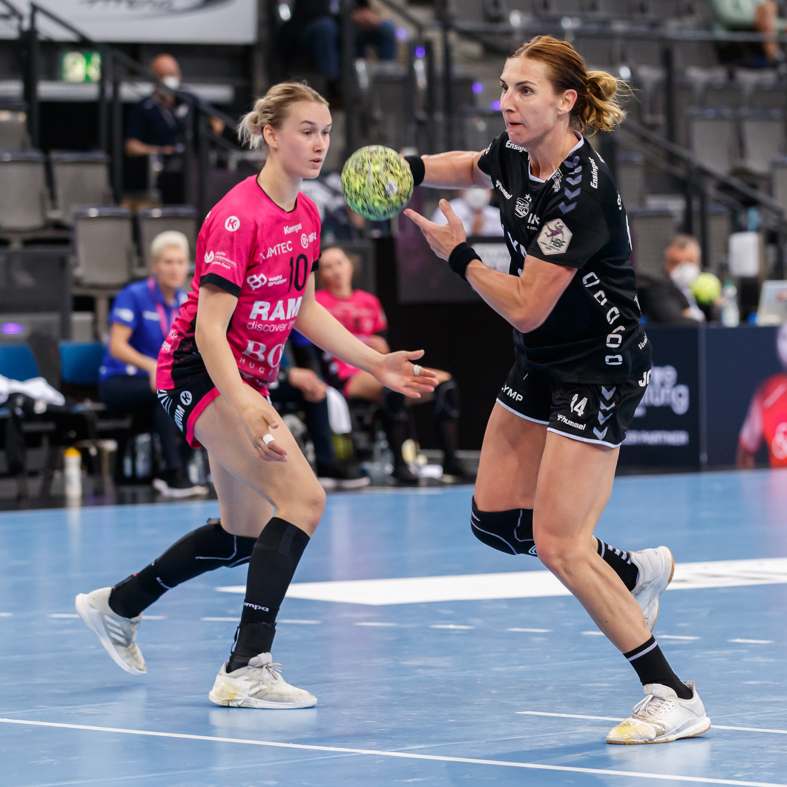 Handball Frauen, OLYMP Final4 2021, TuS Metzingen vs. SG BBM Bietigheim 1DX 3585 by Stepro.jpg -