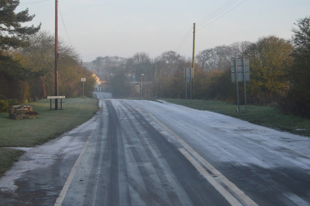 File:A frosty Newsham Hill Lane - geograph.org.uk - 5382999.jpg