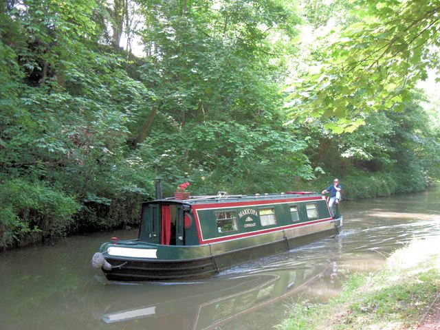 File:A passing narrowboat is going home on the Grand Union Canal - geograph.org.uk - 1340278.jpg