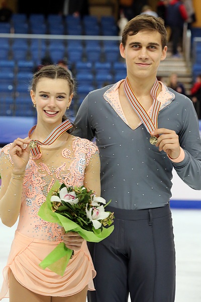 File:Anna Dušková and Martin Bidař - 2016 World Junior Championships.jpg