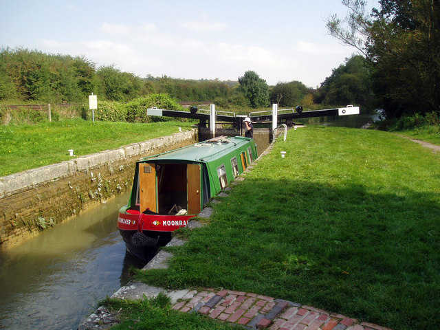 File:Ascending Froxfield Bottom Lock No 70, Kennet and Avon Canal - geograph.org.uk - 857403.jpg