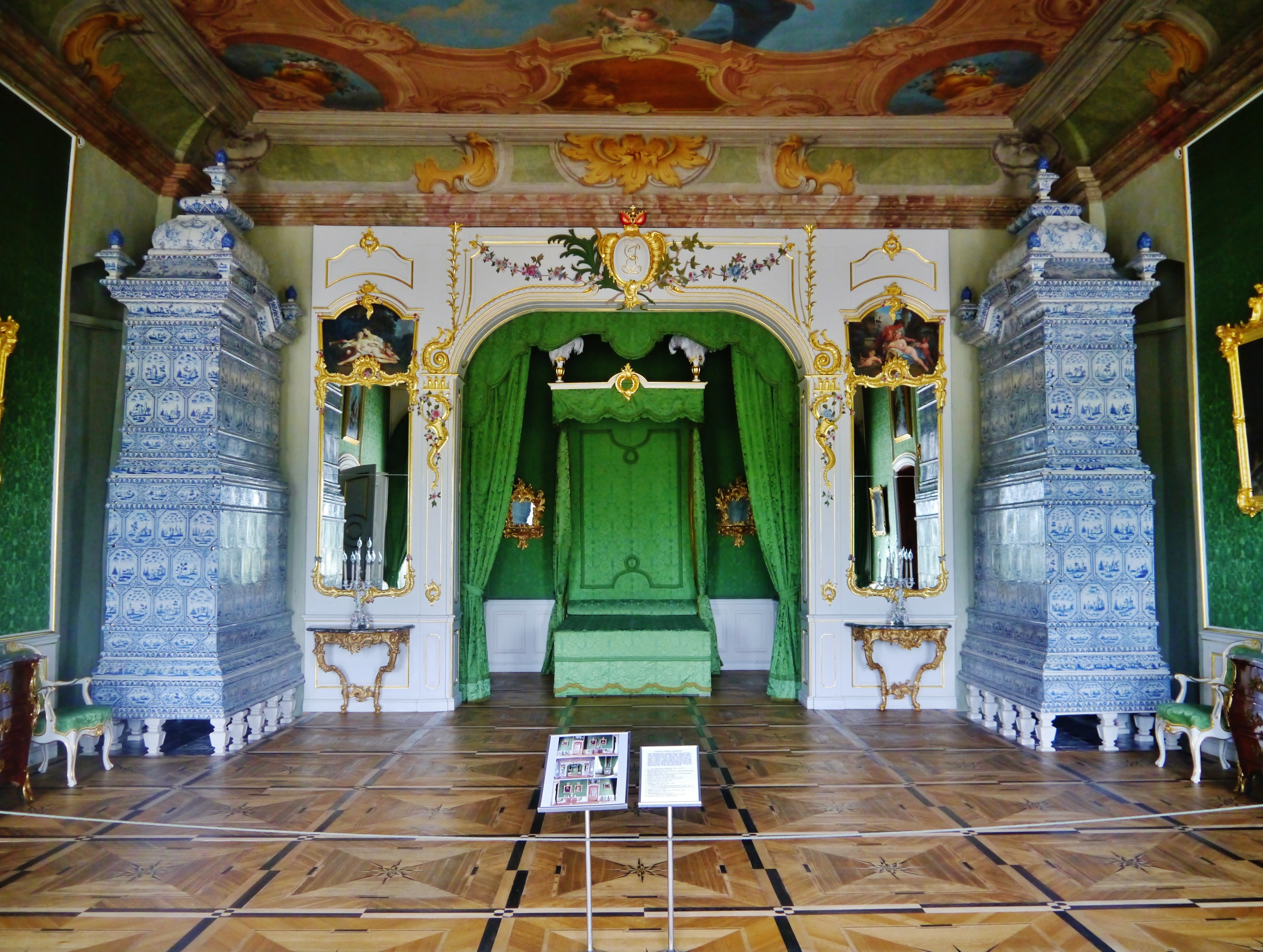 Ораниенбаум китайский дворец фото внутри