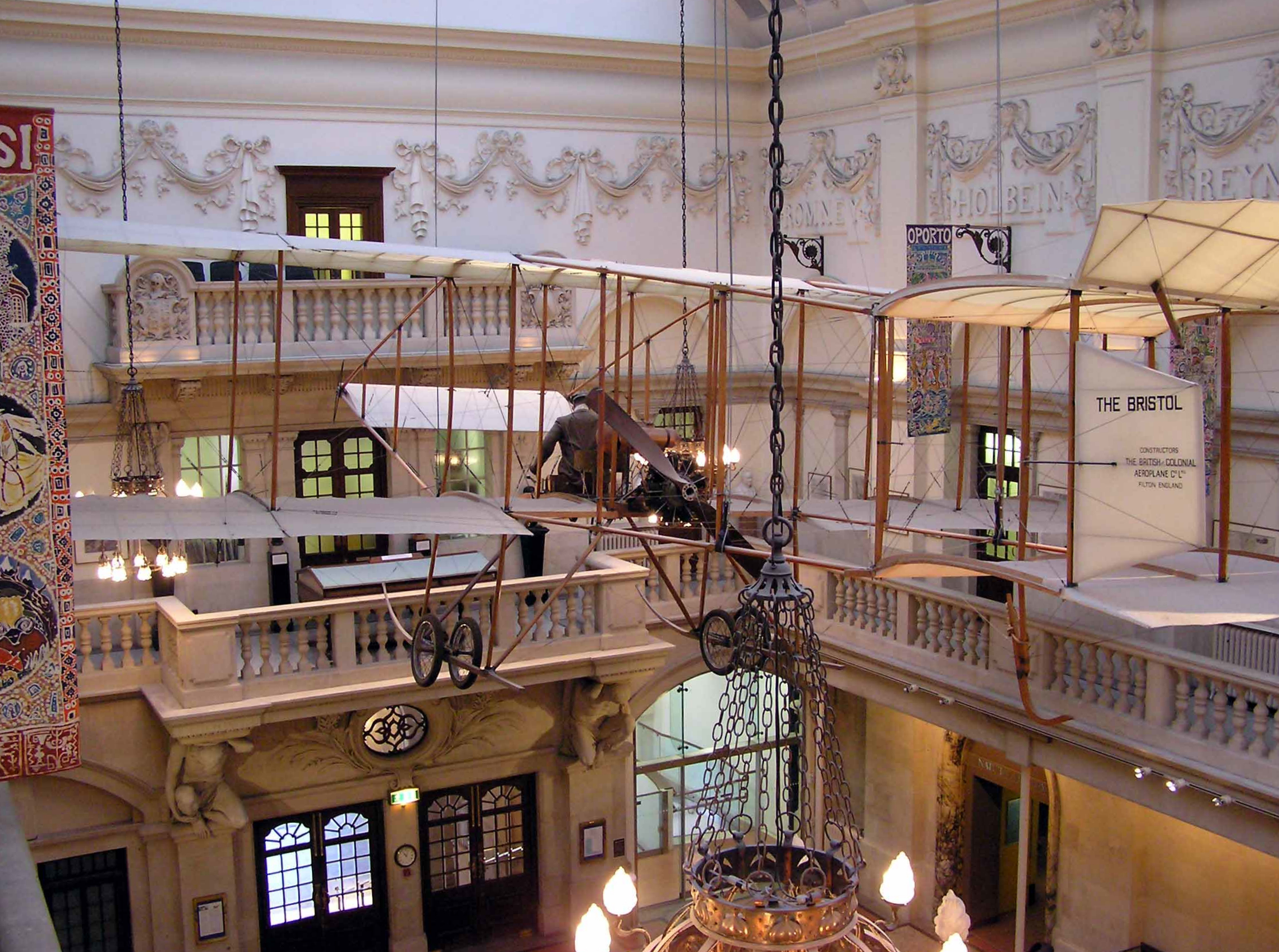 File:Bristol museum main hall and boxkite arp.jpg - Wikipedia