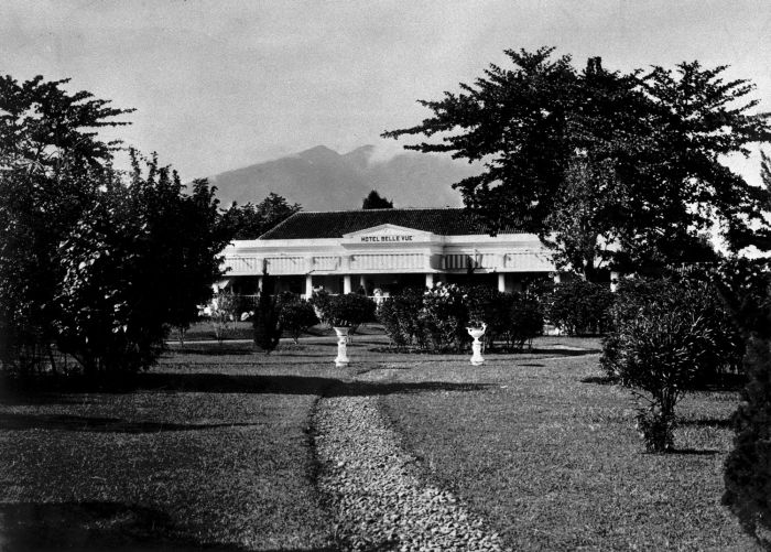 File:COLLECTIE TROPENMUSEUM Hotel Bellevue te Buitenzorg. TMnr 60005489.jpg