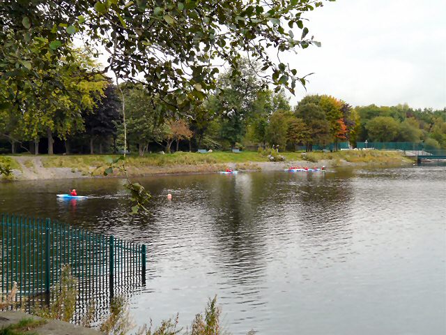 Canoes on Gorton Lower Reservoir - geograph.org.uk - 1504256