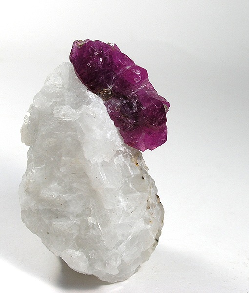 File:Corundum-t5072a.jpg