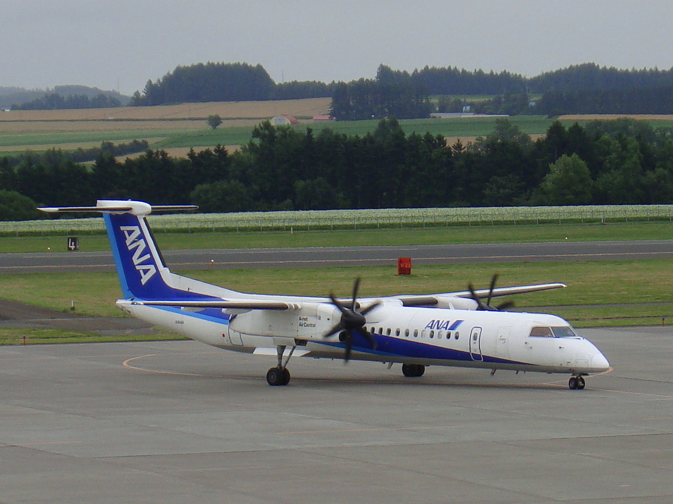 File:De Havilland Canada DHC-8-400 (ANA) 844.jpg - Wikipedia