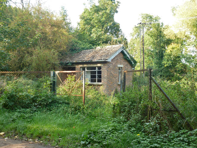 File:Derelict pump house, Bartlow - geograph.org.uk - 4689002.jpg