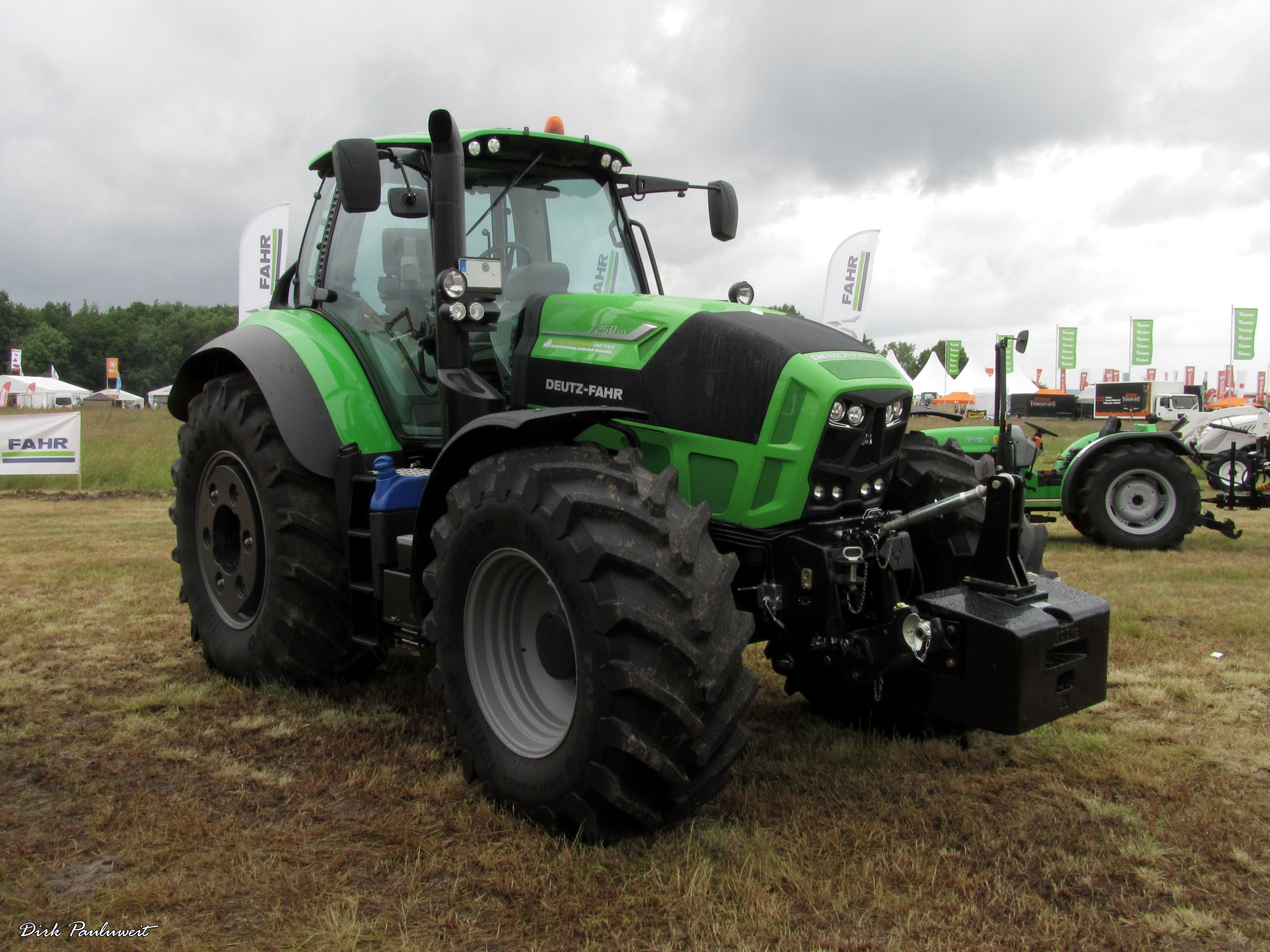 Трактор дойц фар. Трактор Deutz-Fahr 7250 TTV. Трактор Дойц фар Агротрон. Дойц фар 720. Трактор Дойц фар 7250 TTV.