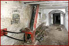 File:Devil's Gap Battery, underground3.jpg