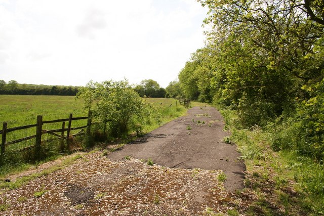 File:Disused road - geograph.org.uk - 452478.jpg