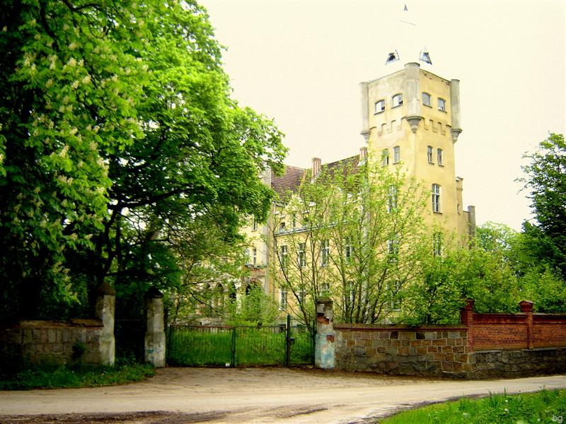 File:Dobrowo pałac.JPG