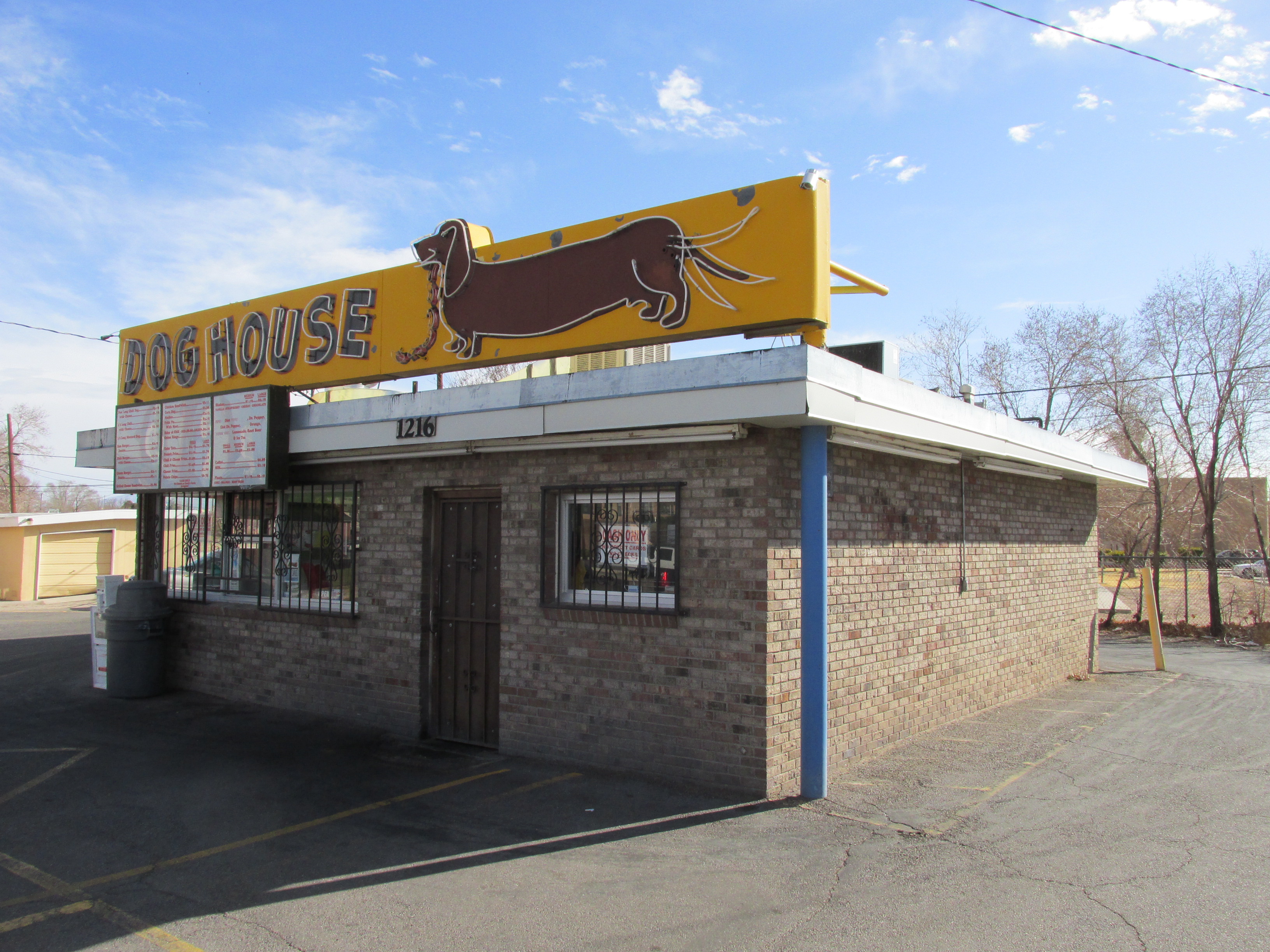 File:Dog House Drive In, Albuquerque NM.jpg - Wikimedia Commons