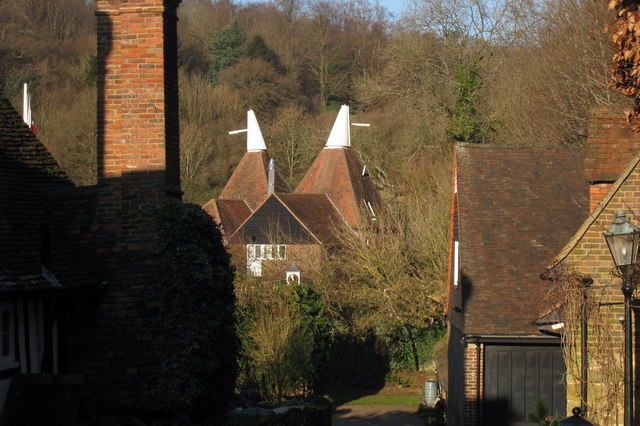 File:Froghole Oast House, Crockham Hill, Kent - geograph.org.uk - 1096301.jpg