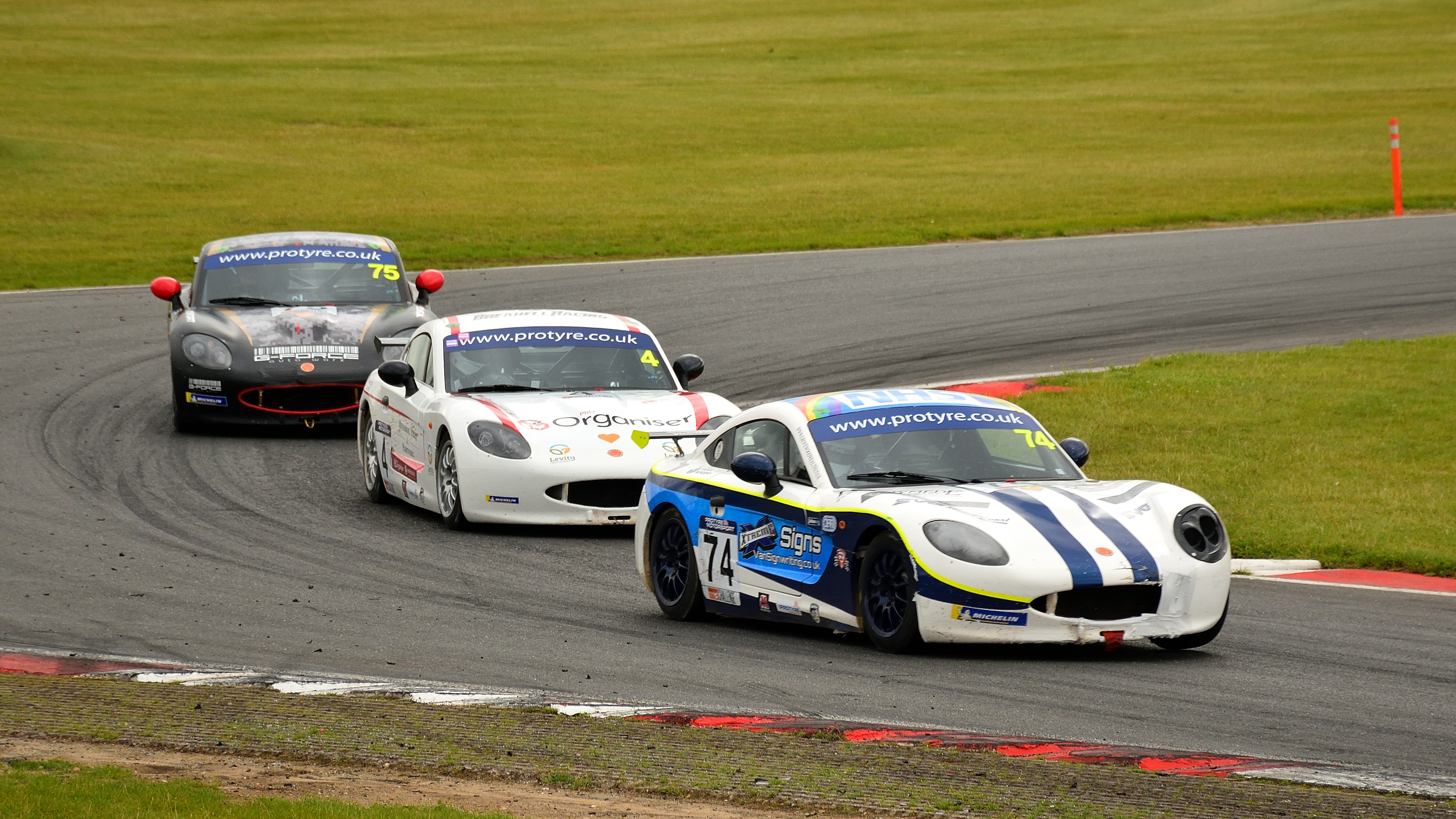 Ginetta vs