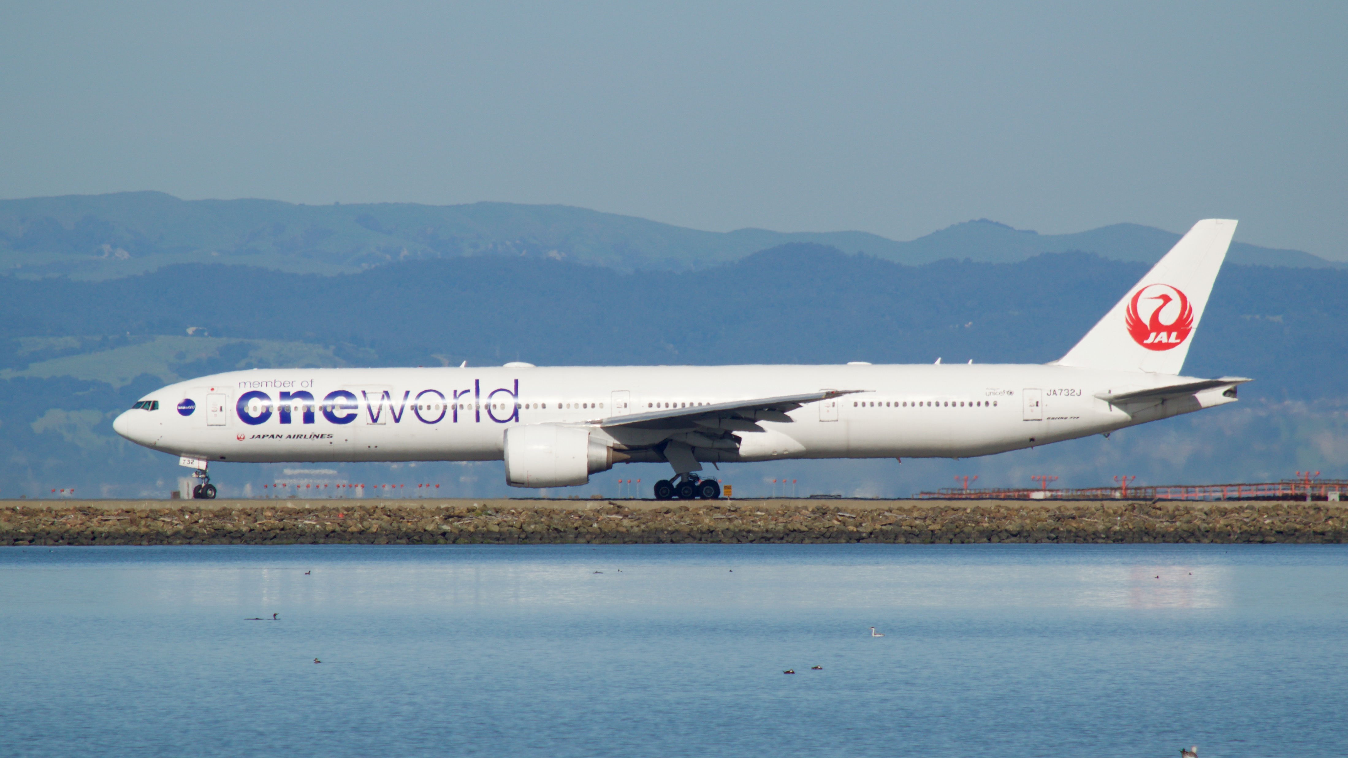 File:Japan Air Lines Boeing 777 -300 JAL oneworld (33734201792