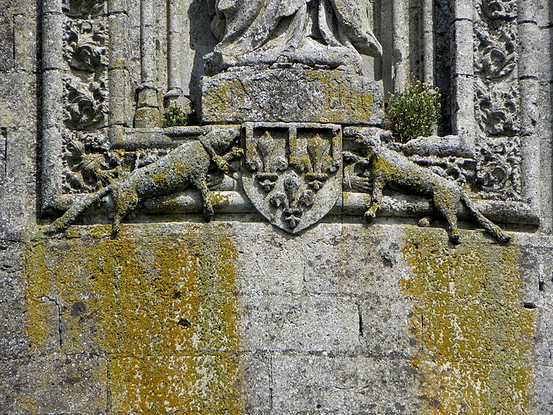 File:La Ferté-Milon (02) Château Élément sculpté 06.JPG