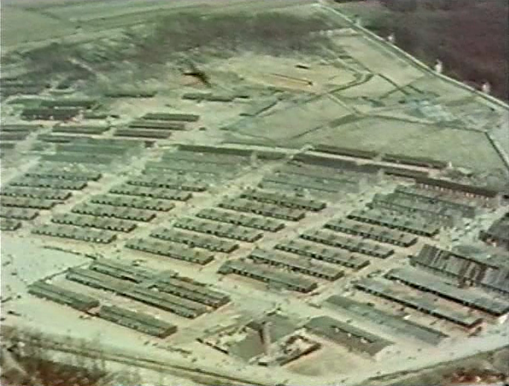 File:Luftbild KZ Buchenwald 1945.png