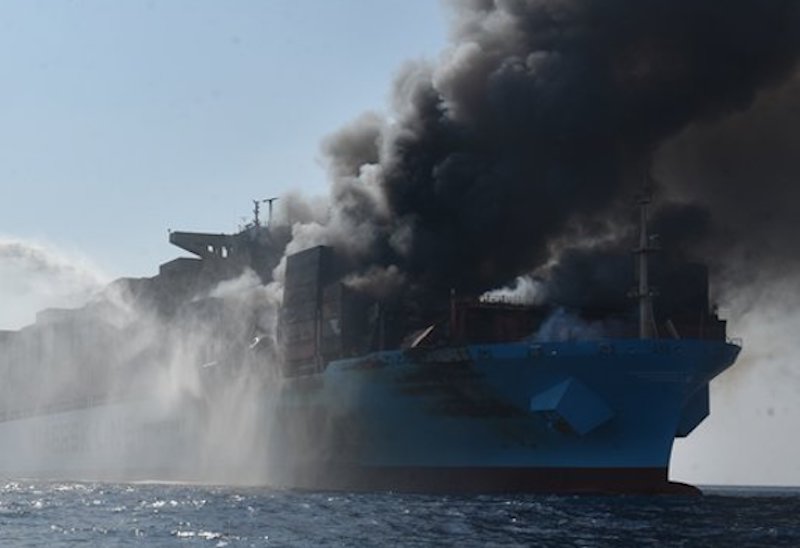 File:Maersk Honam on fire (front angle).jpg