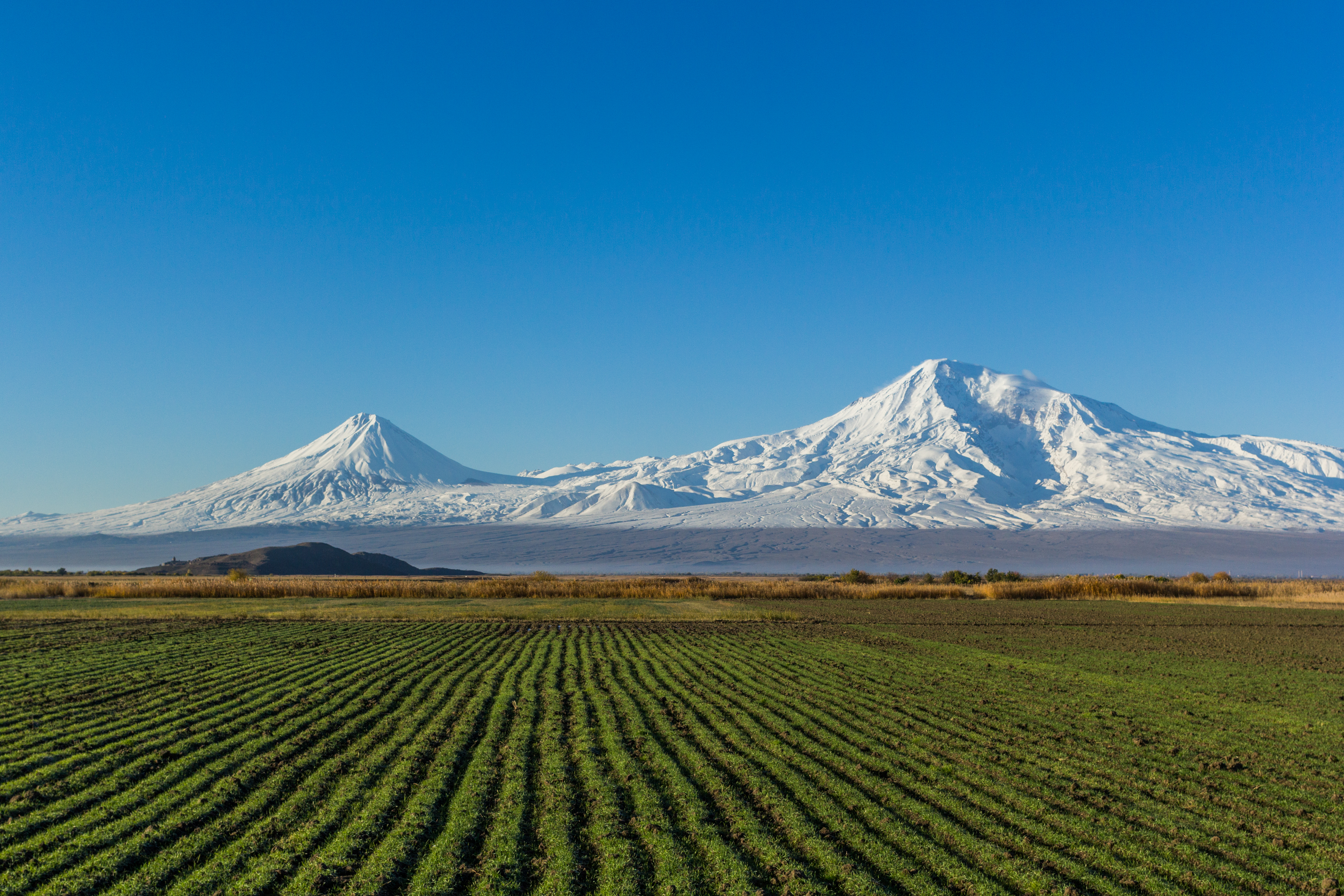 Mount_Ararat_from_Artashat_%2828mm%29.jpg